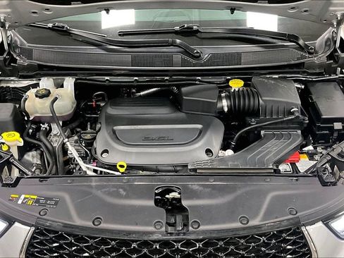 Used 2024 Chrysler Pacifica Touring-L image 30