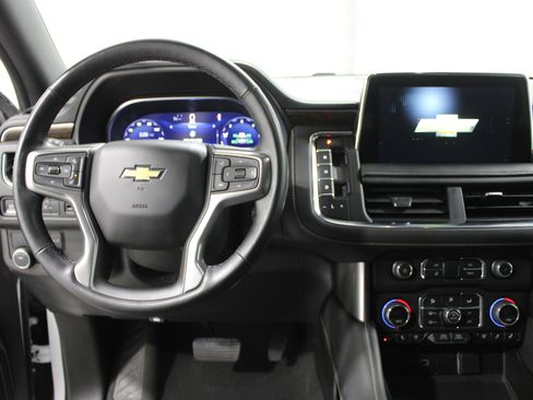 Used 2023 Chevrolet Suburban Premier image 2