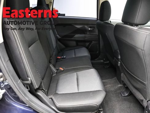 Used 2018 Mitsubishi Outlander AWD image 21