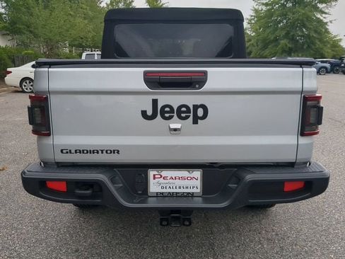 Used 2023 Jeep Gladiator Sport AWD/4WD image 5