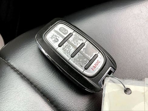 Used 2021 Chrysler Voyager Lxi image 14