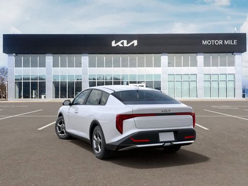 New 2026 Kia K4 FWD image 4