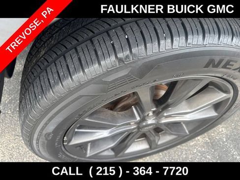 Used 2018 Ford Explorer XLT w/ Equipment Group 202A AWD/4WD image 7