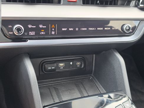 Used 2025 Kia Sportage EX w/ Premium Package FWD image 20