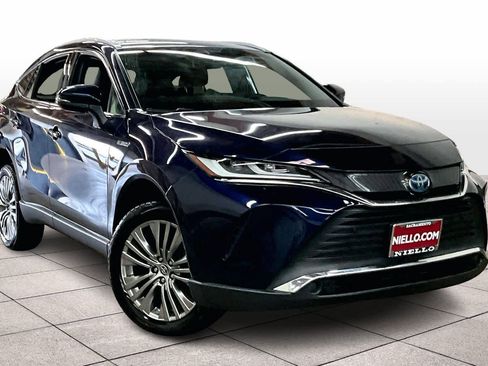 Used 2021 Toyota Venza XLE image 2