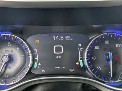 Used 2021 Chrysler Pacifica Touring-L FWD image 9