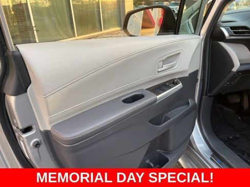Used 2022 Toyota Sienna LE w/ LE Plus Package FWD image 5