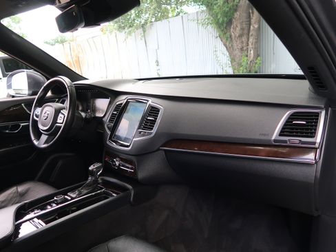 Used 2019 Volvo XC90 T5 Momentum w/ Protection Package Premier FWD image 28
