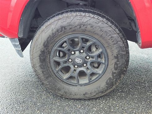 Used 2019 Toyota Tacoma SR5 image 9