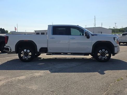 Used 2025 GMC Sierra 2500 Denali AWD/4WD image 6