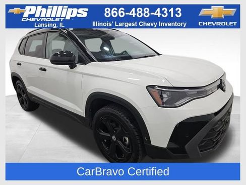 Used 2025 Volkswagen Taos SE AWD/4WD image 1