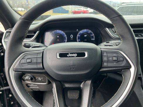 Used 2024 Jeep Grand Cherokee L Laredo image 14