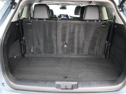 Used 2022 Toyota Highlander XLE FWD image 9