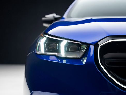 Used 2025 BMW M5 image 8