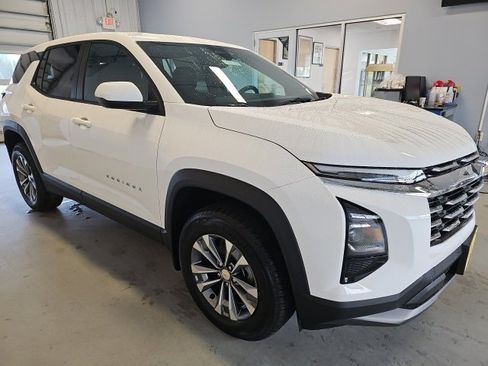 Used 2026 Chevrolet Equinox LT w/ Convenience Package II image 3