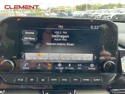 Used 2024 Nissan Pathfinder SL FWD image 11
