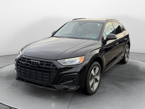 Used 2025 Audi Q5 2.0T Premium w/ Convenience Plus Package image 3