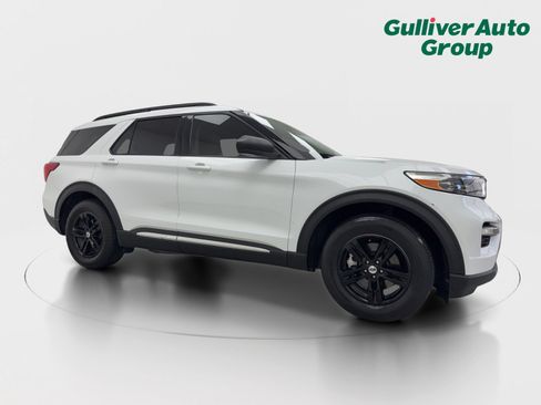 Used 2022 Ford Explorer XLT w/ Equipment Group 202A RWD image 12
