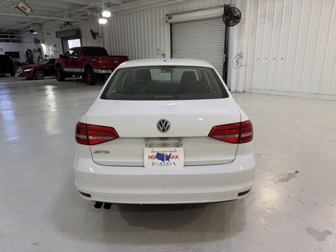 Used 2015 Volkswagen Jetta S image 4