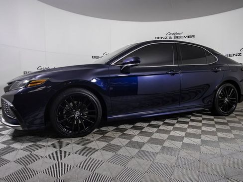 Used 2022 Toyota Camry XSE FWD image 9