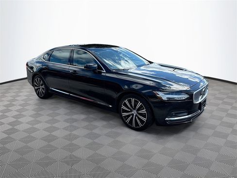 Used 2023 Volvo S90 B6 Plus image 4