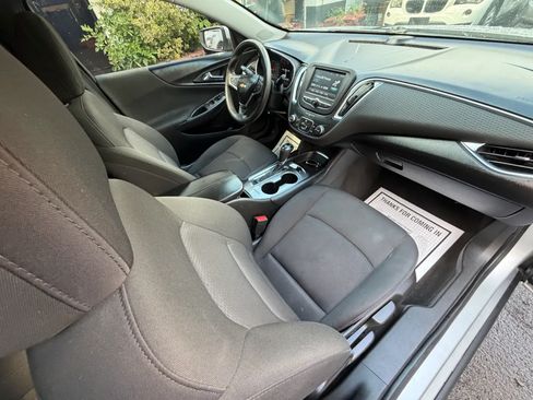 Used 2018 Chevrolet Malibu LT FWD image 40