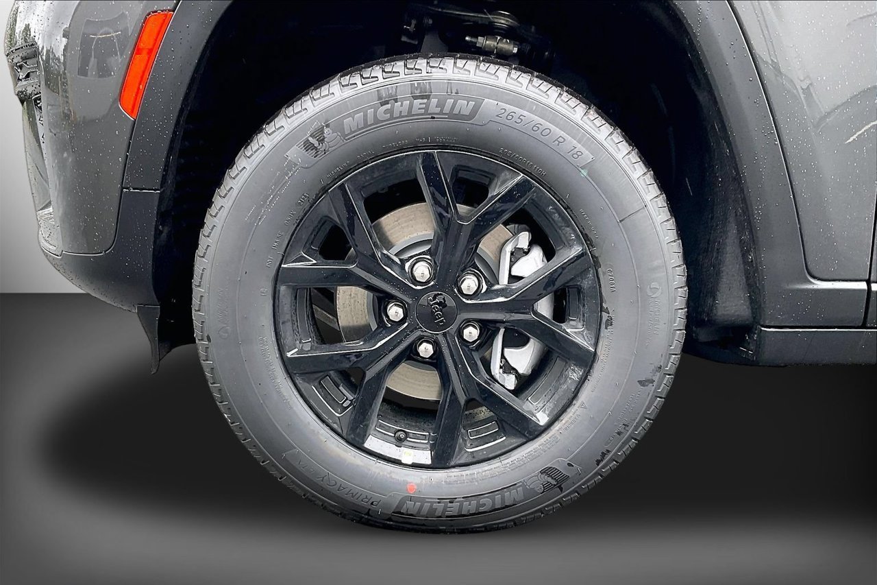 New 2026 Jeep Grand Cherokee Altitude RWD image 30