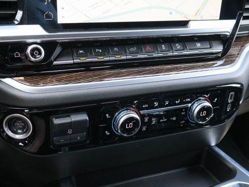 Used 2022 GMC Sierra 1500 Elevation w/ Elevation Premium Package AWD/4WD image 18