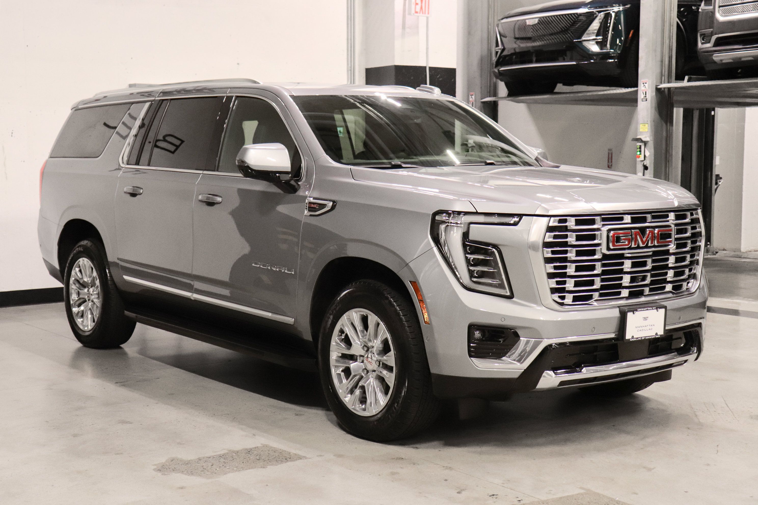 Used 2025 GMC Yukon XL Denali AWD/4WD image 7