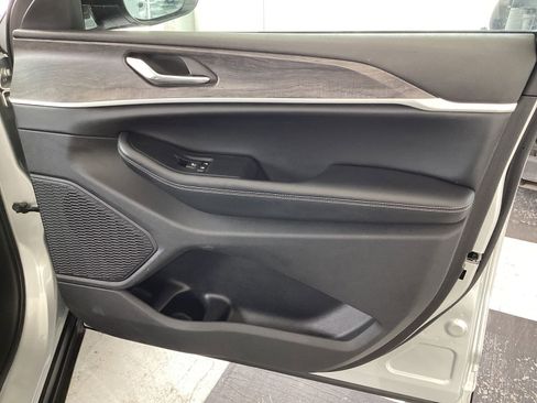 Used 2024 Jeep Grand Cherokee L Limited w/ Luxury Tech Group II image 25