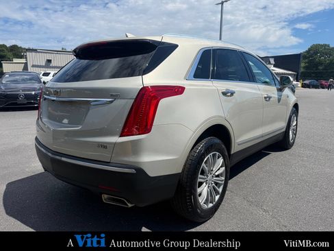 Used 2017 Cadillac XT5 Luxury w/ Driver Awareness Package AWD/4WD image 8