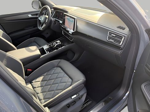 New 2026 Volkswagen Atlas Cross Sport SEL Premium R-Line AWD/4WD image 10
