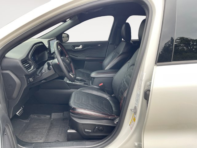 Used 2023 Ford Escape ST-Line Elite w/ Premium Technology Package AWD/4WD image 9