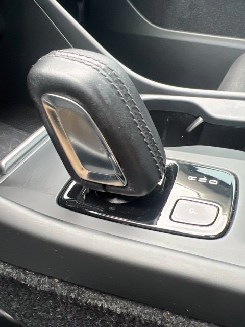 Used 2020 Volvo XC40 T4 Momentum FWD image 16