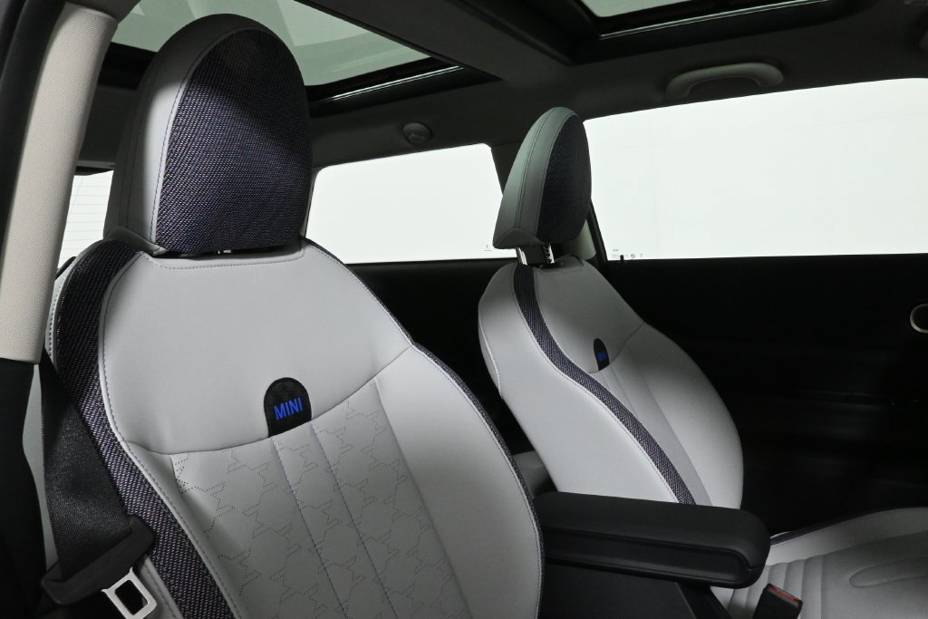 Certified 2025 MINI Cooper S FWD image 32