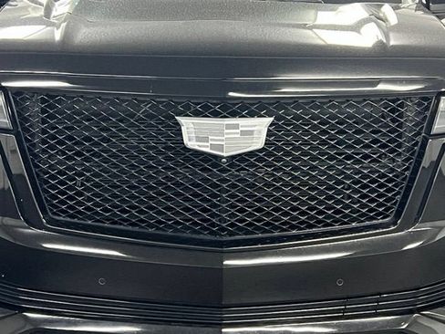 Used 2024 Cadillac Escalade Sport Platinum w/ LPO, ONYX Package AWD/4WD image 9