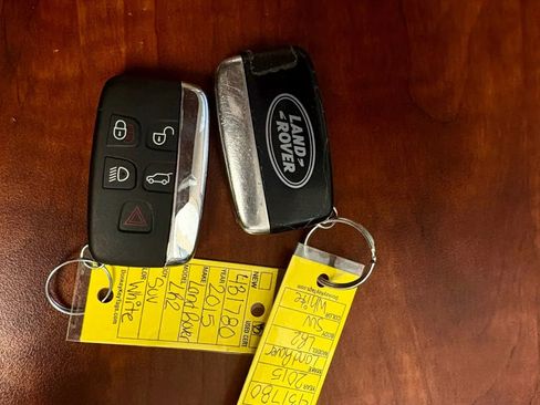 Used 2015 Land Rover LR2 image 39