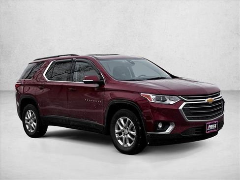 Used 2020 Chevrolet Traverse LT w/ Driver Confidence II Package image 3