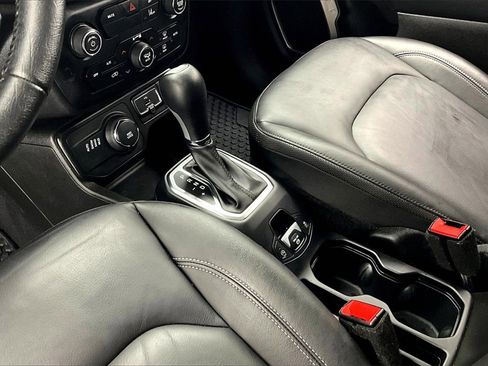 Used 2023 Jeep Renegade Limited image 15