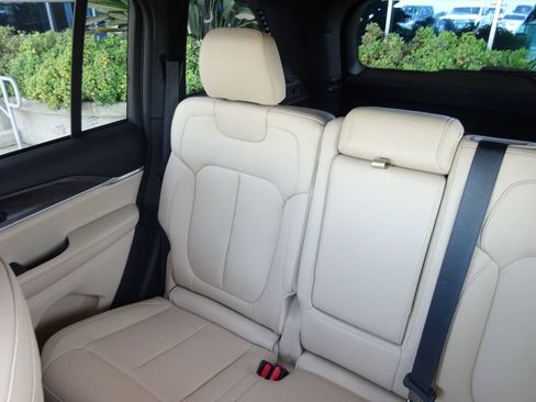 Used 2023 Jeep Grand Cherokee 4WD 4xe image 13
