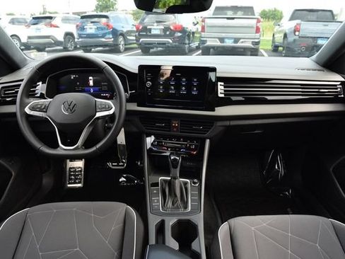 Certified 2025 Volkswagen Jetta Sport FWD image 7