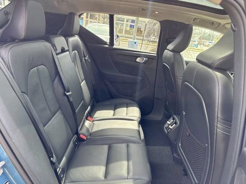 Used 2025 Volvo XC40 B5 Core AWD/4WD image 14