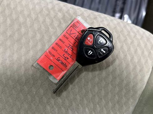 Used 2011 Toyota Camry LE image 29