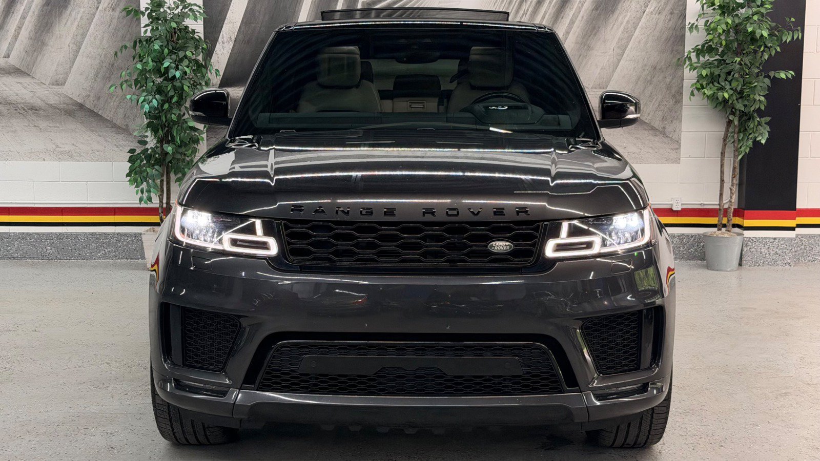 Used 2018 Land Rover Range Rover Sport HSE Dynamic AWD/4WD image 2