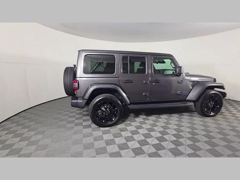 Used 2025 Jeep Wrangler Unlimited Sahara AWD/4WD image 39