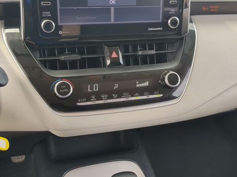 Used 2021 Toyota Corolla LE FWD image 18