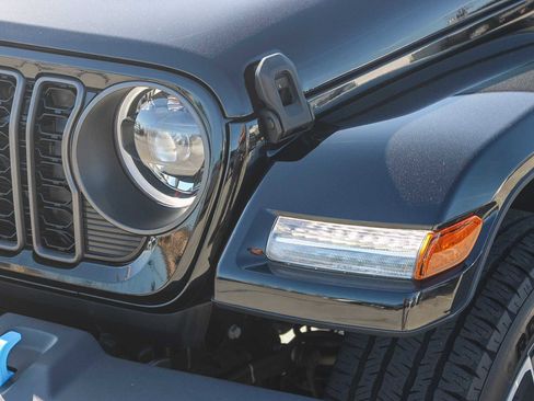 Used 2024 Jeep Wrangler Unlimited w/ Technology Group AWD/4WD image 5