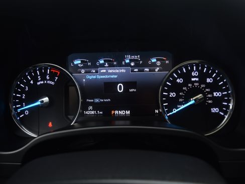 Used 2019 Ford Expedition Platinum image 3