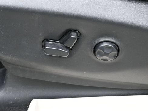 Used 2024 Chrysler Pacifica Touring-L FWD image 10