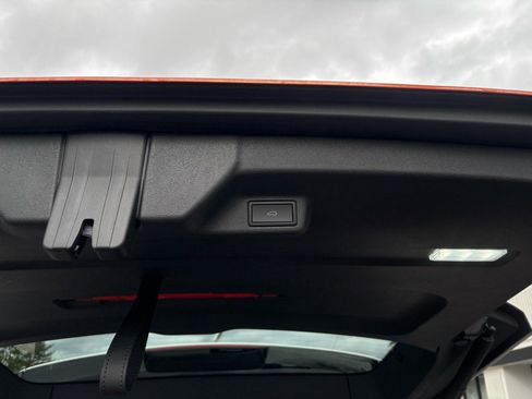 Used 2025 Volkswagen ID. Buzz 1st Edition image 23